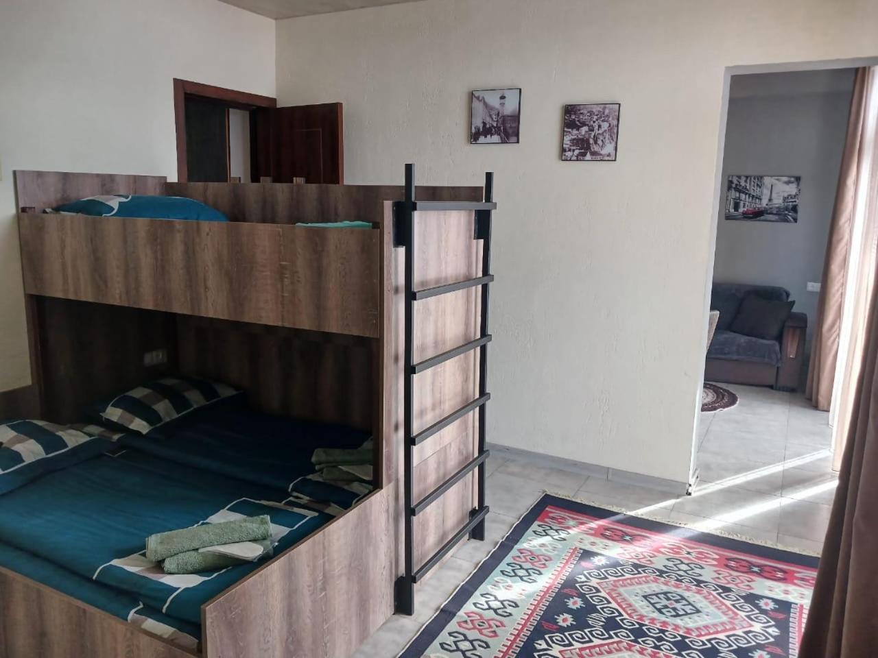 דירות גודאורי Mountain Dream House מראה חיצוני תמונה